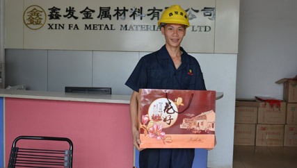 中秋將至，冷軋不銹鋼帶廠家鑫發(fā)金屬對優(yōu)秀員工進行拜節(jié)慰問